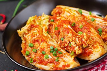 Ini penjelasan terkait amankah kimchi dikonsumsi untuk ibu hamil.