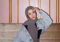 Inspirasi Fashion Hijab dengan Jaket Jeans Kekinian ala Selebgram Hijabers
