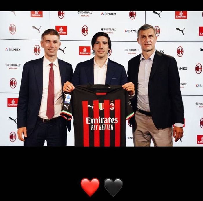 Tangkap layar story Instagram Sandro Tonali soal pemecatan Paolo Maldini (kanan) dan Ricky Massara oleh AC Milan.
