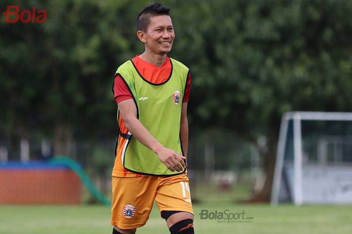 Bek kanan Persija Jakarta, Ismed Sofyan, ketika menjalani latihan di Lapangan Sutasoma Halim, Jakarta Timur (9/3/2020)