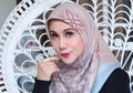 Lama Tak Terlihat, Lihat Cantiknya Marini Zumarnis dengan Fashion Hijab Bernuansa Putih dan Tas Mewah Ratusan Juta Rupiah