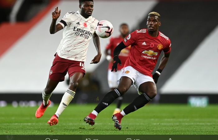 Duel  antara Thomas Partey dan Paul Pogba menghiasid pertandingan antara Manchester United dan Arsenal di Old Trafford, Minggu (1/11/2020).