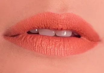 Manfaatkan Lipstik Oranye yang Enggak Cocok untuk 3 Makeup Hacks Ini!