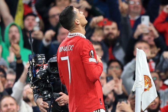 Manchester United harus berterima kasih kepada Cristiano Ronaldo karena tidak mengalami krisis bek kanan pada musim 2023-2024 ini.