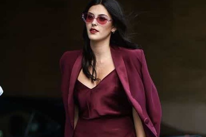 Selain Hitam, Ini 5 Warna Baju yang Kelihatan Mewah dan Elegan