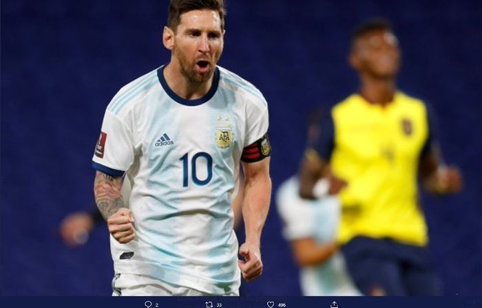Aksi megabintang timnas Argentina, Lionel Messi, saat menghadapi timnas Ekuador pada Jumat (9/10/10) pagi WIB.