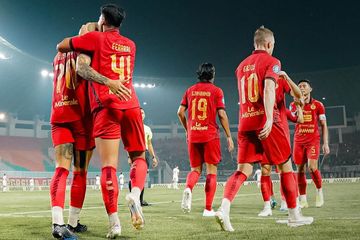 Selebrasi pemain Persija Jakarta setelah Gustavo Almeida mencetak gol ke gawang Madura United pada pekan ke-10 Liga 1 2024/2025 di Stadion Pakansari, Bogor, Rabu (6/11/2024).