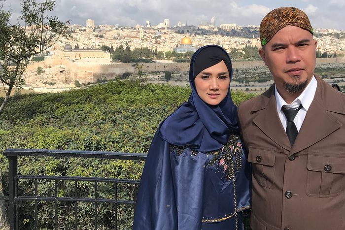 Kebersamaan Mulan Jameela dan Ahmad Dhani