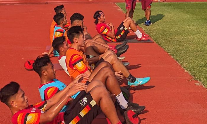 Latihan perdana Persis Solo menyambut musim Liga 1 2023/2024 di Stadion Sriwedari, Surakarta, pada Sabtu (20/5/2023).