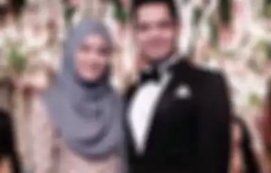 Dude Harlino dan Alyssa Soebandono mengontrak sebuah rumah