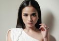 Jadi Makin Seksi, Tampilan Acha Septriasa Pakai Baju Transparan dan Rok Belahan Tinggi Justru Mencuri Perhatian!