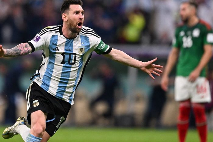 Striker timnas Argentina, Lionel Messi, merayakan gol ke gawang timnas Meksiko dalam laga Grup C Piala Dunia 2022 di Stadion Lusail, Sabtu (26/11/2022).