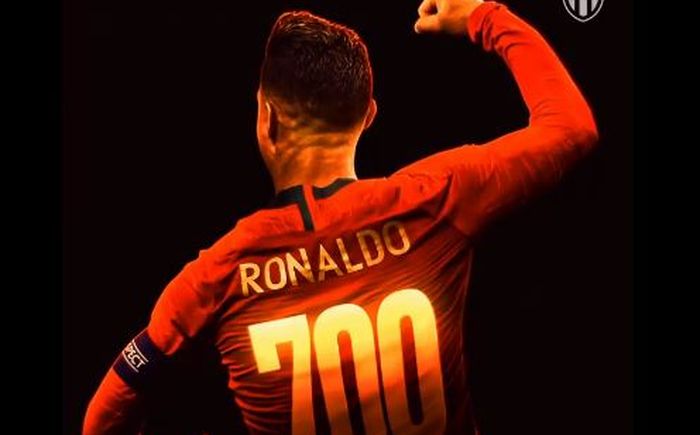 Megabintang timnas Portugal, Cristiano Ronaldo, mencetak gol ke-700 saat melawan timnas Ukraina dalam laga Grup B Kualifikasi Euro 2020 di Stadion NSK Olimpiyskyi, Senin (14/10/2019).