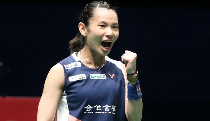 Pebulu tangkis tunggal putri Taiwan, Tai Tzu Ying, melakukan selebrasi seusai memetik poin atas lawannya, Akane Yamaguchi (Jepang), pada laga final Malaysia Open 2019.