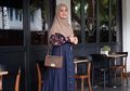 Unggah Foto Kompak bersama Suami, Shireen Sungkar Tampil Syar'i dengan Tas Mewah Ratusan Juta Rupiah