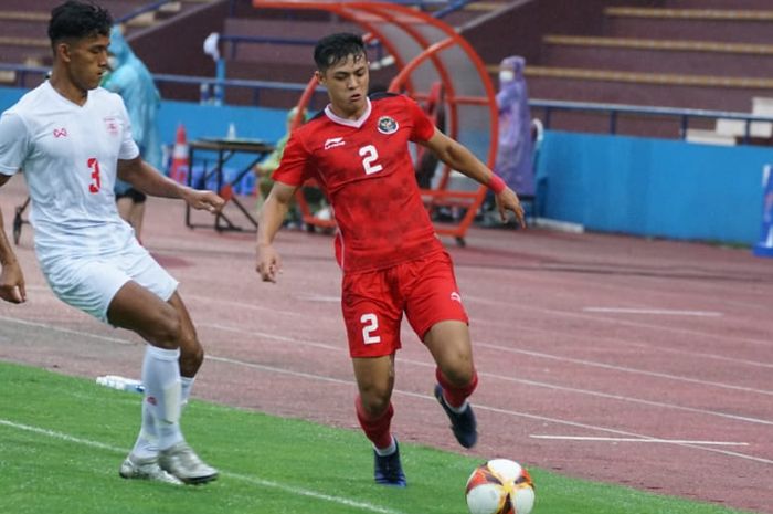 Pemain belakang timnas U-23 Indonesia, Alfeandra Dewangga saat menghadapi timnas U-23 Myanmar di ajang SEA Games 2021, Minggu (15/5/2022).