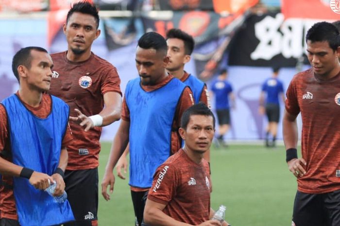 Suasana pemanasan skuat Persija Jakarta di Stadion Jalan Besar, Kallang, Singapura, sebelum laga kontra Home United, Selasa (5/2/2019).