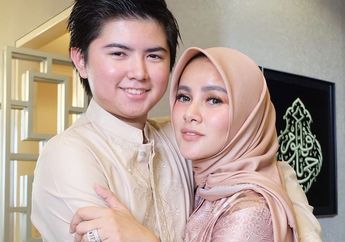 5 Momen Kebersamaan Olla Ramlan Bareng Putra Sulung, Sean Michael Alexander Pasca Berhijab. Sweet!