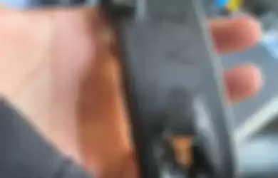 Headset Razer lindungi kepala seorang gamer dari peluru nyasar