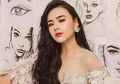 Bagikan Potret Bersama Keluarga, Gaya Ayah Amanda Manopo Curi Perhatian Pakai Sandal Mewah Ini!