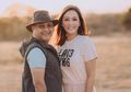 Pamerkan Foto Mesra Bareng Irwan Mussry di Afrika Selatan, Maia Estianty Ungkap Keaslian Foto Colongan: "Siapa Nyosor Duluan?"