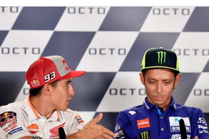 Marc Marquez (kiri) dan Valentino Rossi (kanan).