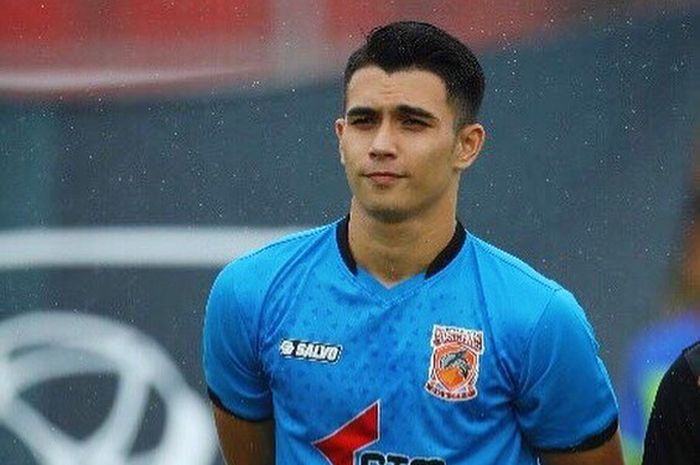 Kiper Borneo FC, Nadeo Argawinata