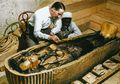 Debu dan Bintik Cokelat di Makam, Apakah Ini Kutukan Baru Tutankhamun?