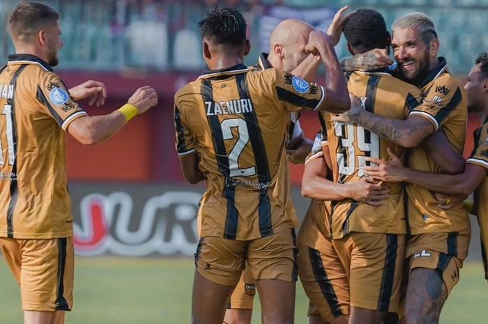 Suasana pertandingan antara Madura United vs Dewa United pada laga pekan ke-16 Liga 1 2023/2024 di Stadion Gelora Ratu Pamelingan, Pamekasan, Madura, Minggu (22/10/2023).