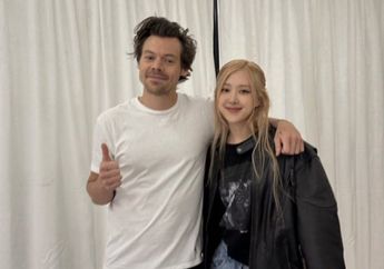 Rose BLACKPINK Girang Nonton Konser Harry Styles, Foto Bareng di Backstage!