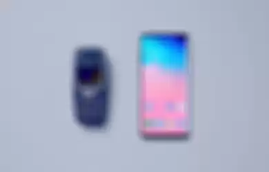 Drop Test Nokia 3310 vs Samsung Galaxy S10, Mana yang Lebih Tangguh?