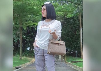 Pede Padukan Blazer dengan Baju Renang, Begini Tampilan Syahrini yang Curi Perhatian