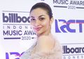 Jadi Trending Topic, Ariel Tatum Pamer Lekuk Tubuh dengan Dress Ketat Mengilap di Billboard IMA 2020