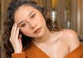 Dulu Ngakunya Masih Perawan, Prilly Latuconsina Tiba-tiba Pamer Lekuk Tubuh Hanya Ditutupi Selembar Kain, Ada Apa?