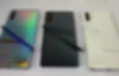 Tampilan Galaxy Note 10 dan Note 10+ beserta dengan S Pen