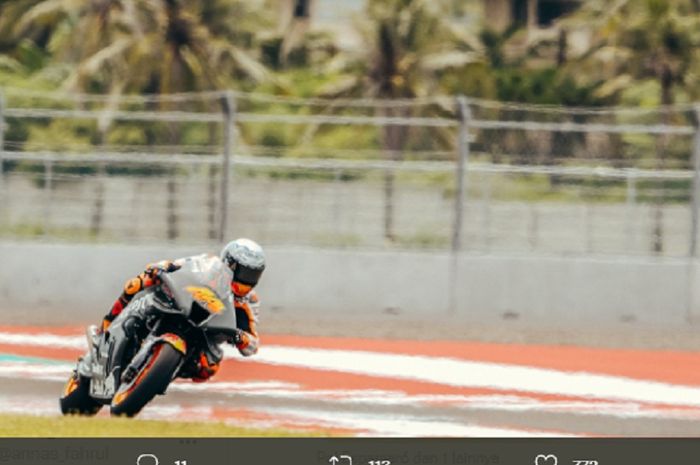 Pembalap Repsol Honda, Pol Espargaro saat menjajal sirkuit Mandalika pada tes pramusim MotoGP.