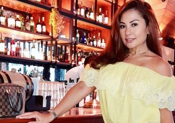 Pesonanya Berhasil Bikin Berondong 18 Tahun Lebih Muda Kepincut, Penampilan Artis Senior ini Tetap Bugar dan Awet Muda!