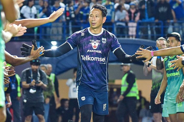Penjaga gawang Persib Bandung, I Made Wirawan telah menyampaikan pesan perpisahan selepas memutuskan pensiun di laga terakhir Liga 1 2022-2023.