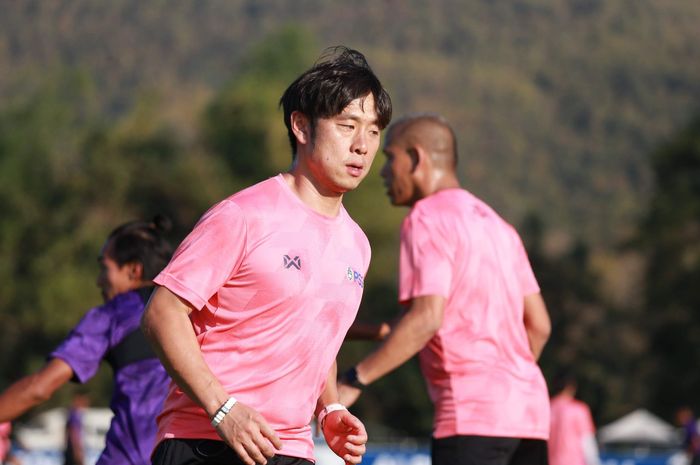 Pelatih Timnas Indonesia Shin Tae-yong saat memimpin pemusatan latihan timnas U-19 Indonesia di Alpine Golf Resort. Chiang Mai, Thailand pada Kamis (23/1/2019)