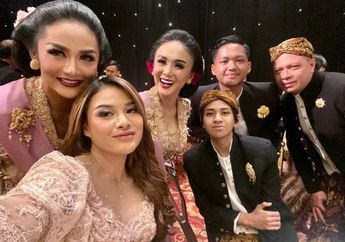 Dendamnya Sampai ke Ubun-ubun, Aurel Coret Nama Raul Lemos di Undangan Lamaran, Respons Suami Krisdayanti Malah Bikin Syok