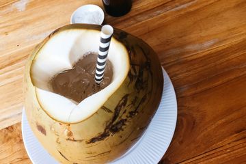 Manfaat air kelapa tua