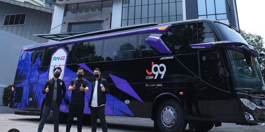 RANS Cilegon FC Resmi Terima Bus Dukungan dari Juragan99