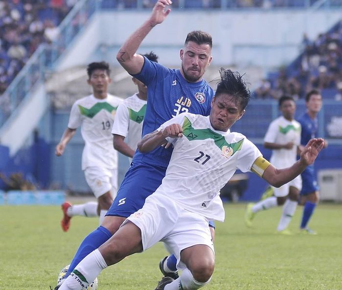 Jonathan Bauman dalam laga uji coba melawan Semeru FC di Stadion Kanjuruhan, Malang, Rabu (5/2/2020).