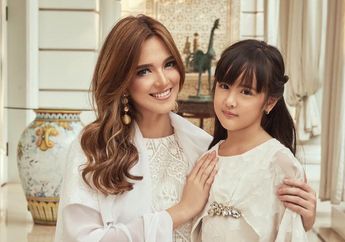 Gaya Kompak Nia Ramadhani dan Putrinya, Mikhayla Saat Mengang Penghargaan Artis Paling Fashionable, Seksi dan Elegan Banget Menantu dan Cucu Keluarga Bakrie!