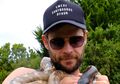 Nggak Cuma 'Spider-Man', Si 'Thor' Chris Hemswoth Juga Ada di Bali!