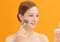 Flawless! 4 Bedak Tabur Murah Bikin Makeup Bebas Kilap dan Tahan Lama