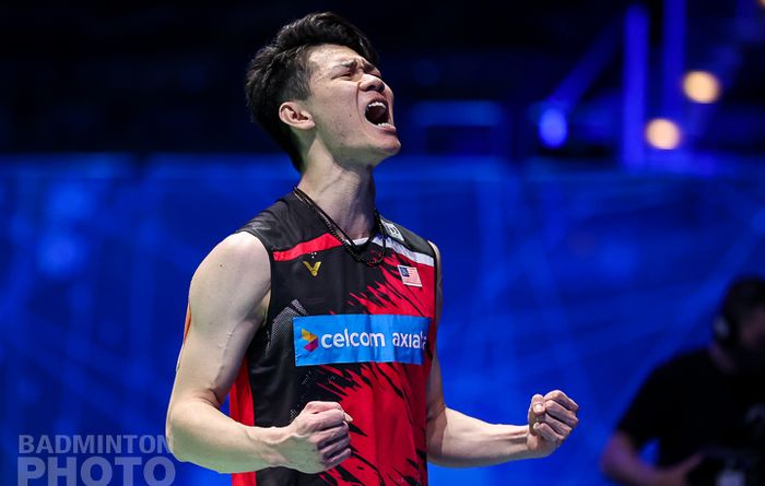 Pebulu tangkis tunggal putra Malaysia, Lee Zii Jia, melakukan selebrasi usai memenangi pertandingan melawan Viktor Axelsen (Denmark) pada babak final All England Open 2021 di Arena Birmingham, Birmingham, Inggris, Minggu (21/3/2021).