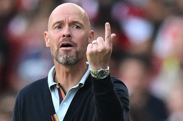 Pelatih Manchester United, Erik ten Hag, menyebut Setan Merah kalah dari Arsenal karena dirugikan tiga kesalahan wasit dalam duel Liga Inggris di Emirates Stadium, London (3/9/2023).