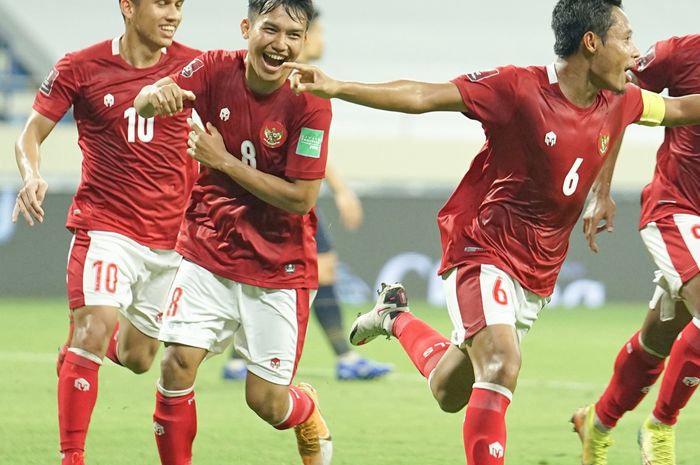 Selebrasi Evan Dimas usai cetak gol ke gawang Thailand dalam laga Kualifikasi Piala Dunia 2022 zona Asia grup G, di  Stadion Al-Maktoum, Dubai, Uni Emirat Arab (UEA), Kamis (3/6/2021).