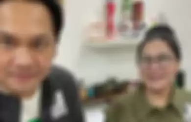 Foto Farhat Abbas bareng dr Lois Owen jadi bahan ledekan netizen di akun Instagram pribadi mantan suami Nia Daniaty ini.